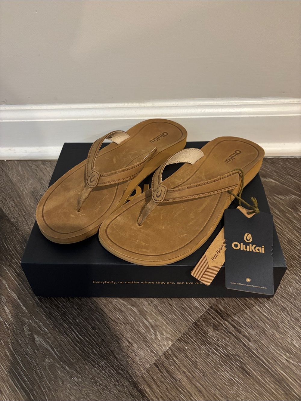 OluKai Women’s Brown Leather Thong Sandals
